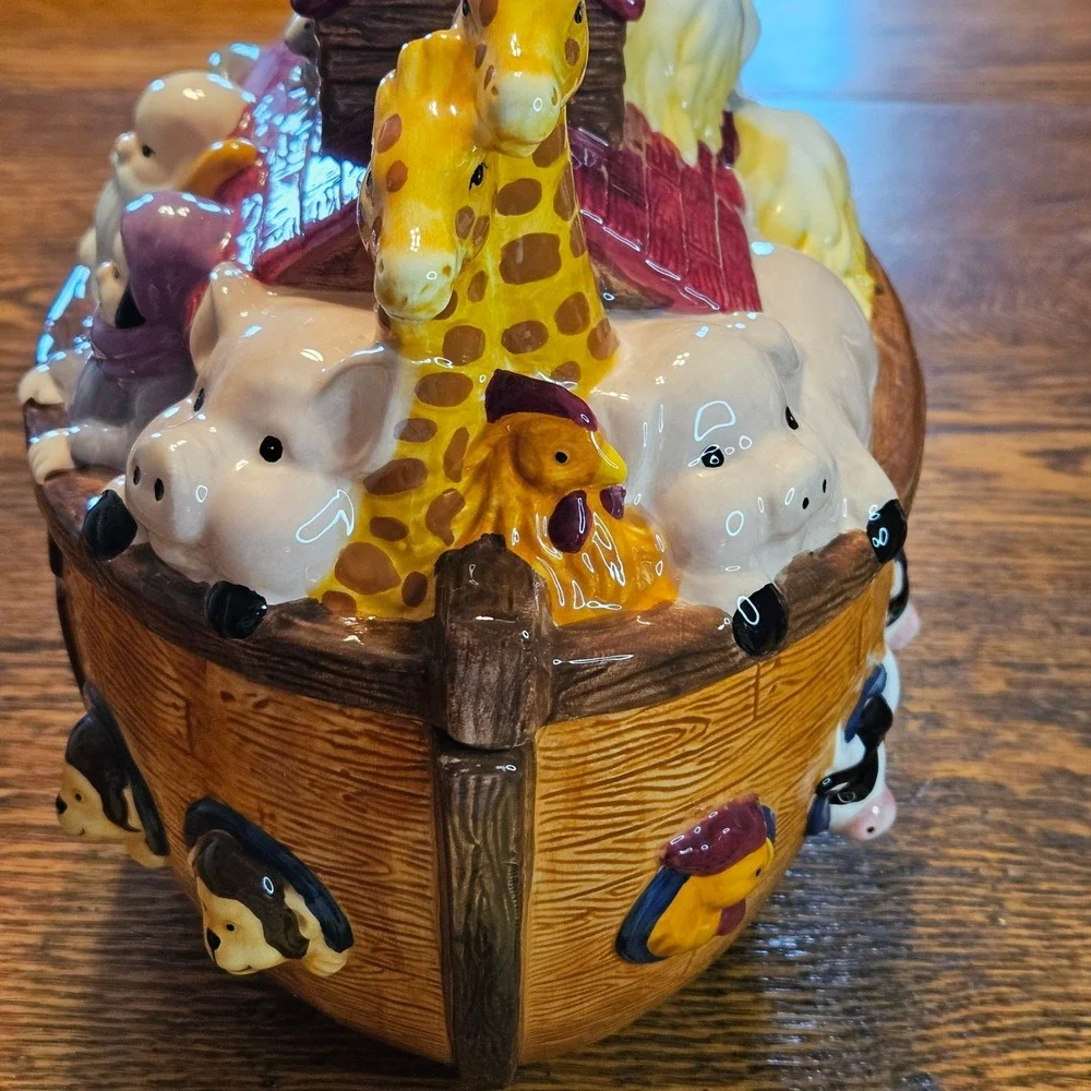 Harry and David Noahs Ark Ceramic Cookie Jar Multi Animal Religious Lidded‎ Jar
